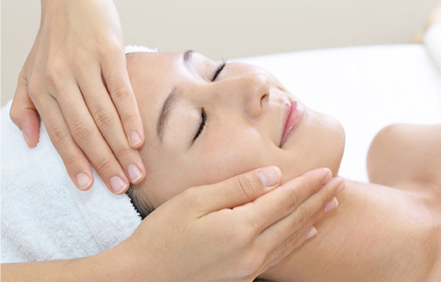 Face treatments in top Twickenham skin clinic